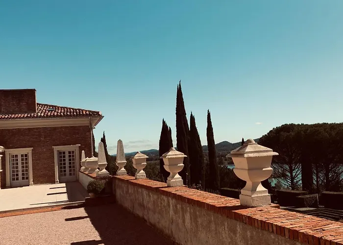 Chateau De Roques 酒店